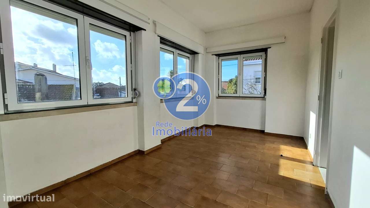 Apartamento T5 Duplex com Logradouro - Pousos-24