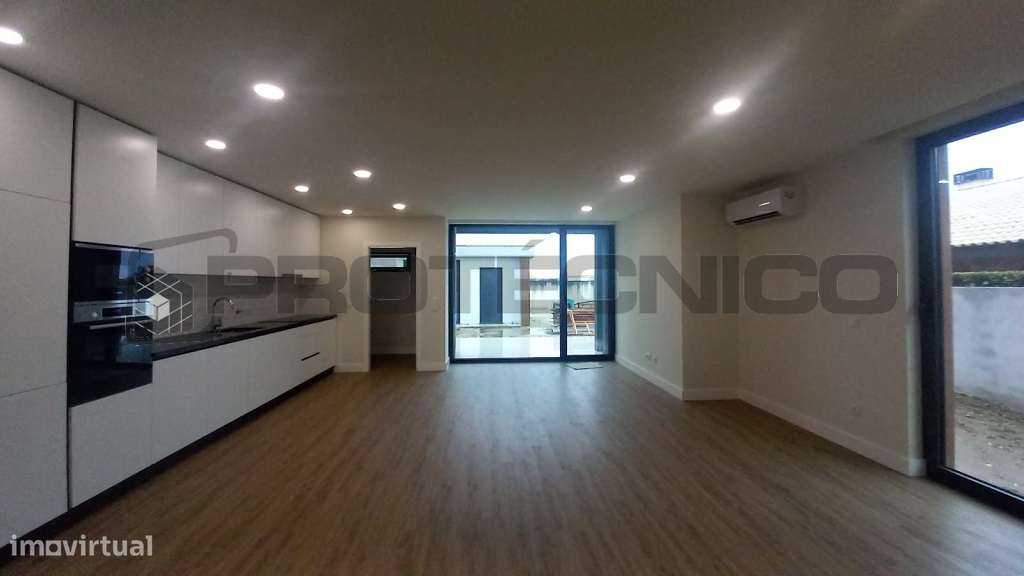 Moradia T3+1 Geminada – Aradas - PRONTA A HABITAR! - Grande imagem: 2/13