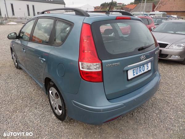 Hyundai I30 i30cw blue 1.6 CRDi Trend - 2