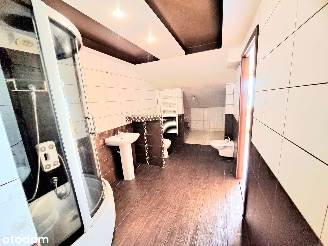 Przestronny dom z garażem i ogrodem w mieście-6