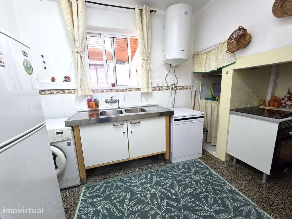 Moradia T2 com piscina, muito perto da Praia da Amieira-9