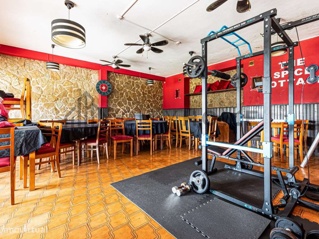 Moradia T3 e Apartamento T2 com Restaurante no Burgau-36