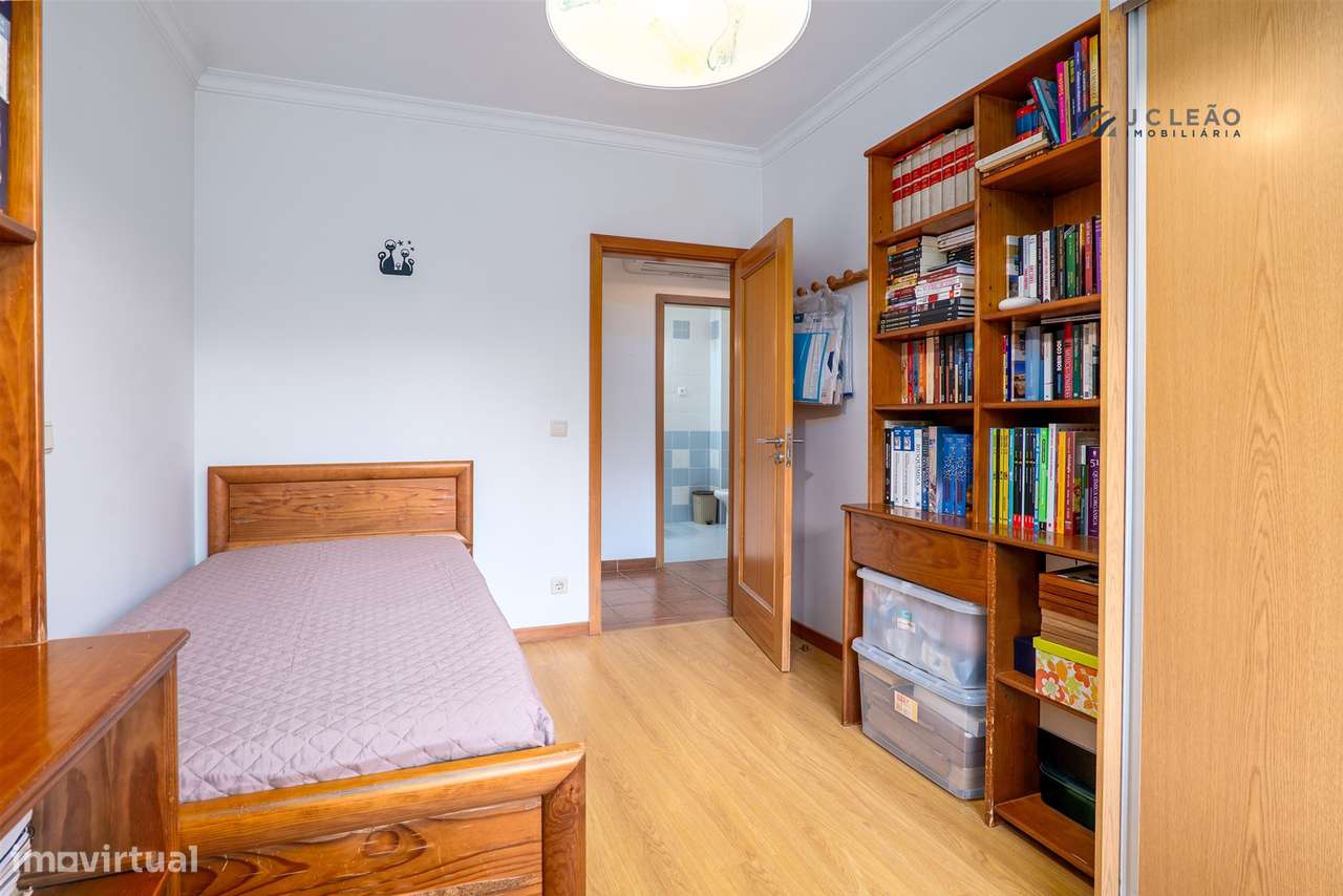 T3 com Excelente Exposição Solar no Coração de Paredes-27