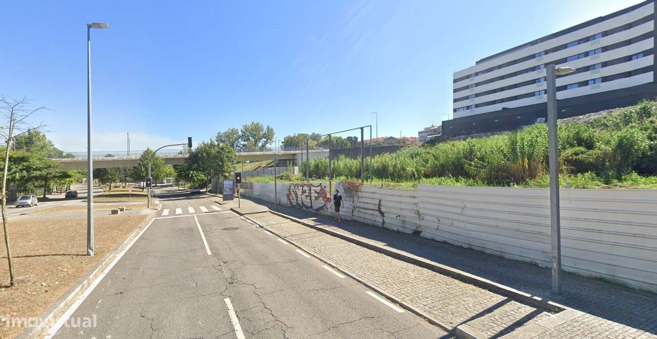 Terreno p/ Construção (Habitações / Hotel) ao Estádio do Dragão - Grande imagem: 2/4
