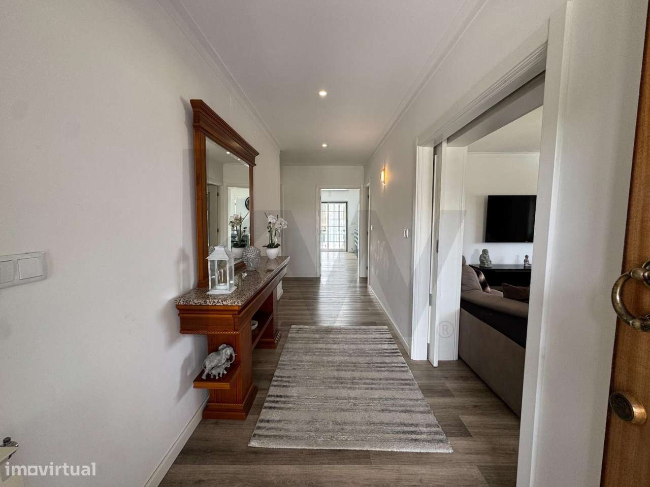 Moradia T4 Térrea na Póvoa da Medronhosa: Eficiência A+ e Lazer de Lux - Grande imagem: 5/45