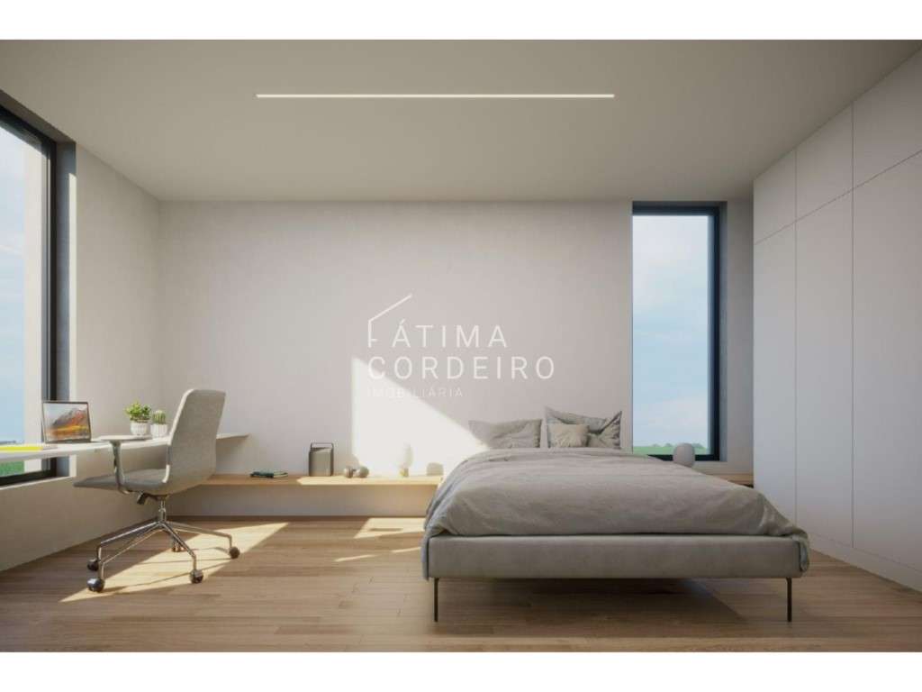 Moradia Isolada T4 com piscina e garagem situada na Aroeira-19