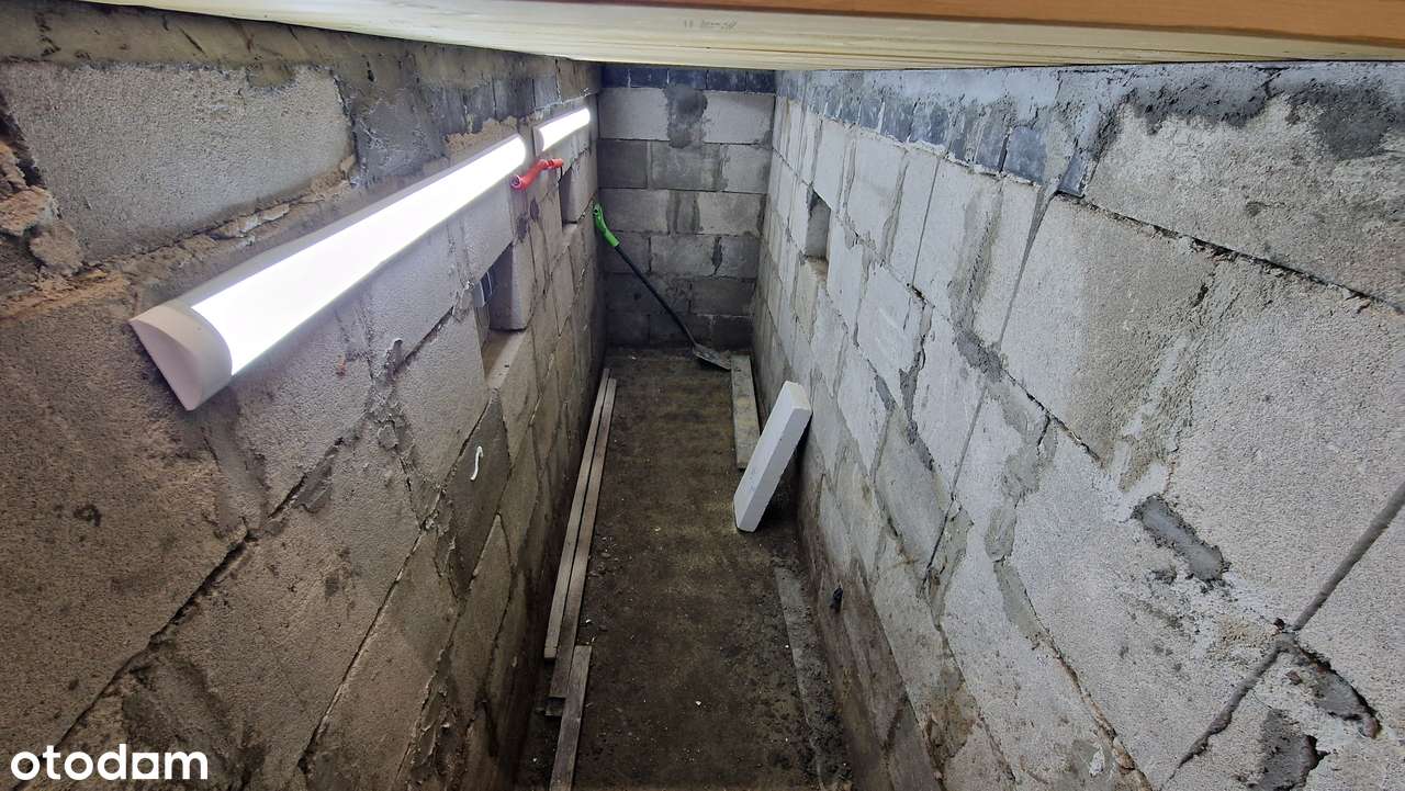 Garaż z długim kanałem, prądem i warsztatem - Pełny obrazek: 2/4