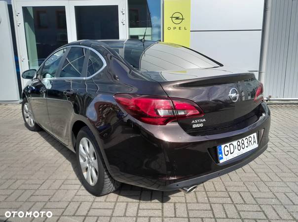 Opel Astra IV 1.4 T Business EU6 - 3