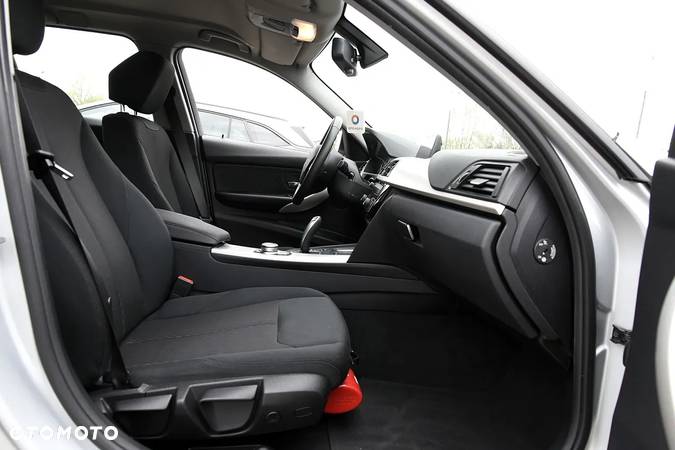 BMW Seria 3 318i Advantage - 11