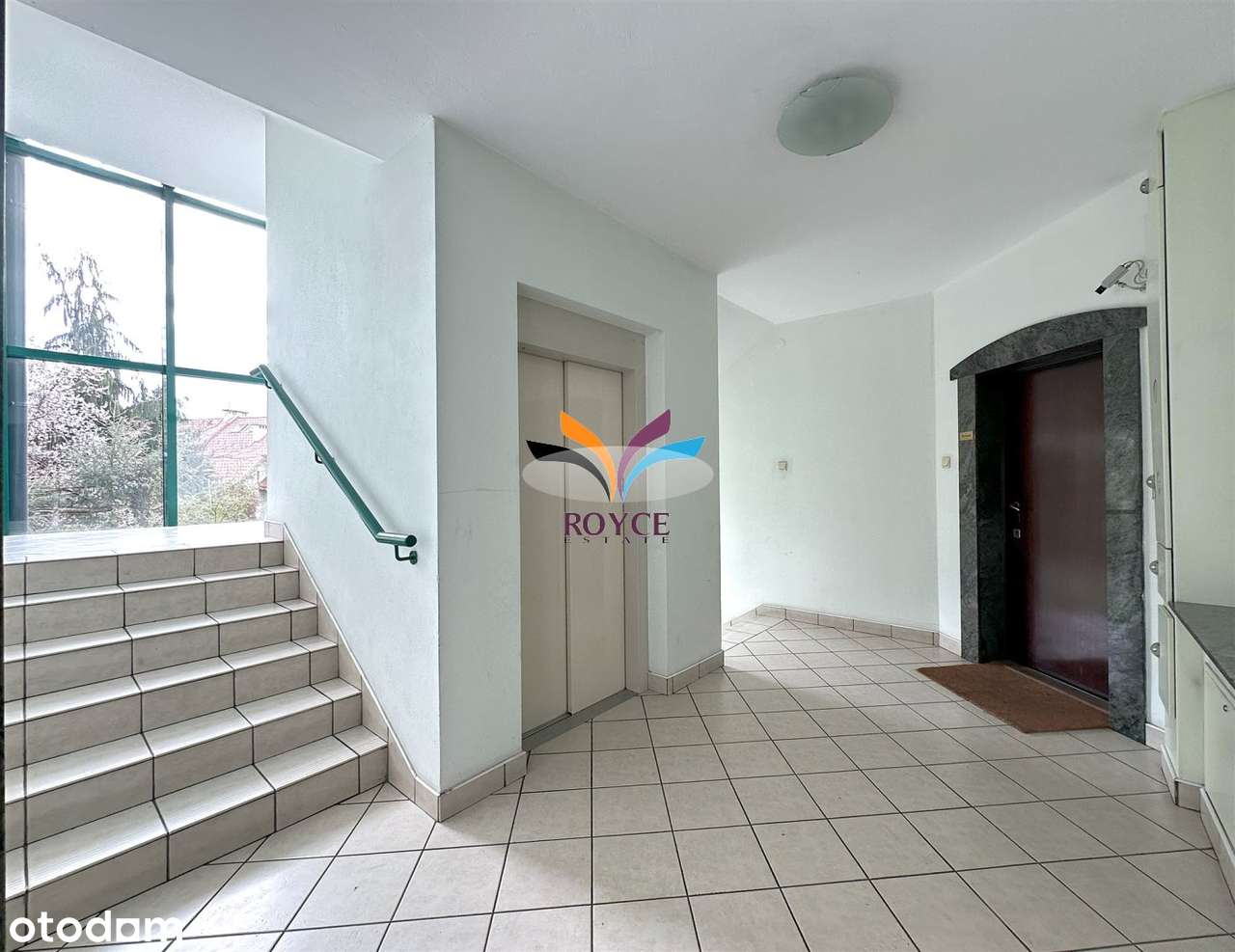 Mokotów ul. Śródziemnomorska 120 m2 garaż komórka-17