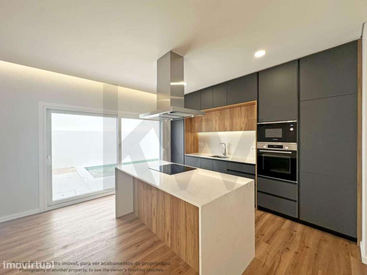 Moradia térrea T3, com suite, jardim, piscina e parqueamento-9