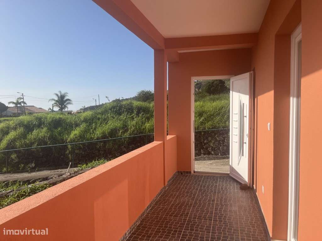 Uma moradia T3 remodelada, Arco de Calheta - Grande imagem: 3/20