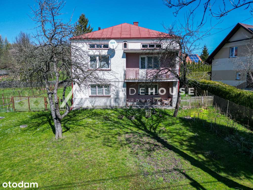 Dom jednorodzinny w spokojnej okolicy.-0