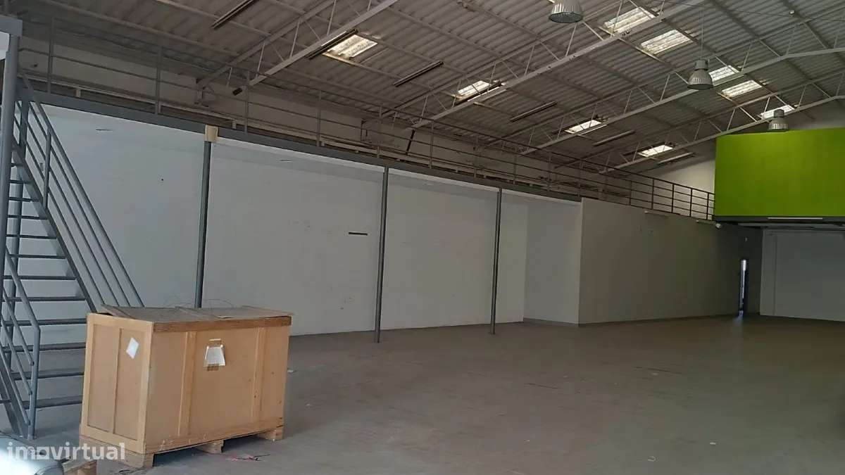 ARMAZÉM DE 2 ANDARES EM VILA NOVA DE ANHA - JUNTO Á EN13 - Grande imagem: 2/13
