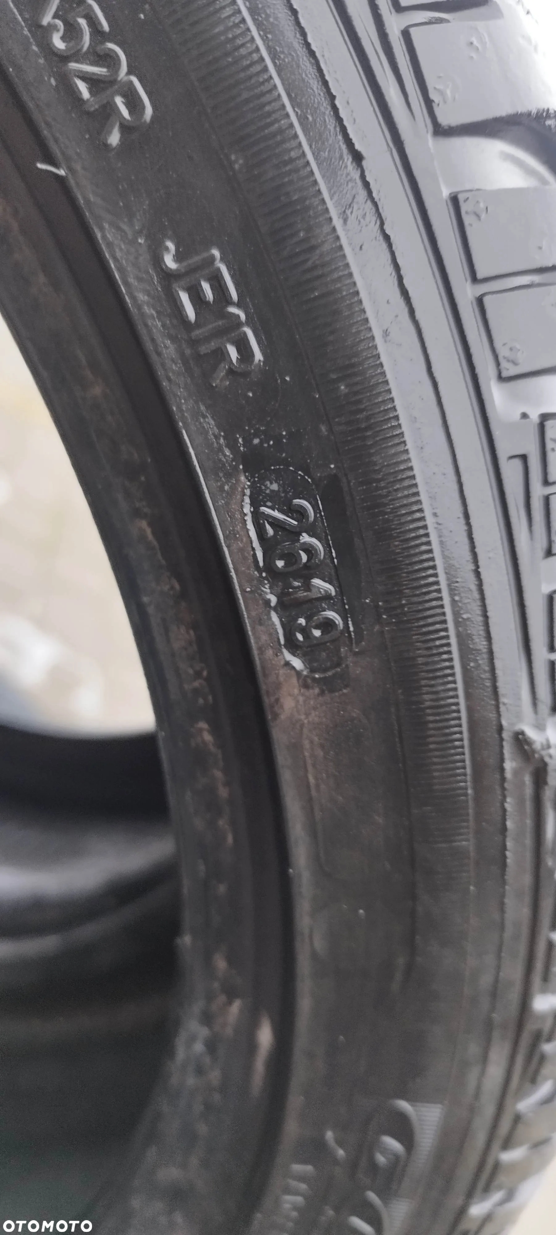 235/40/18 goodyear ultragrip performance 2 - 2