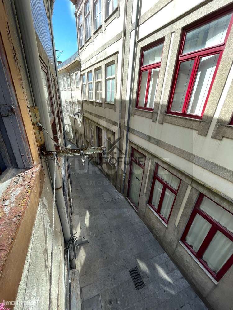 PREDIO COM PROJETO APROVADO PARA RECUPERAR NA SÉ DO PORTO-14