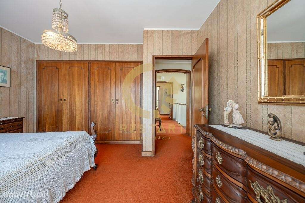 Moradia T5 com piscina e amplo terreno na Avenida de Francelos | Vila-20