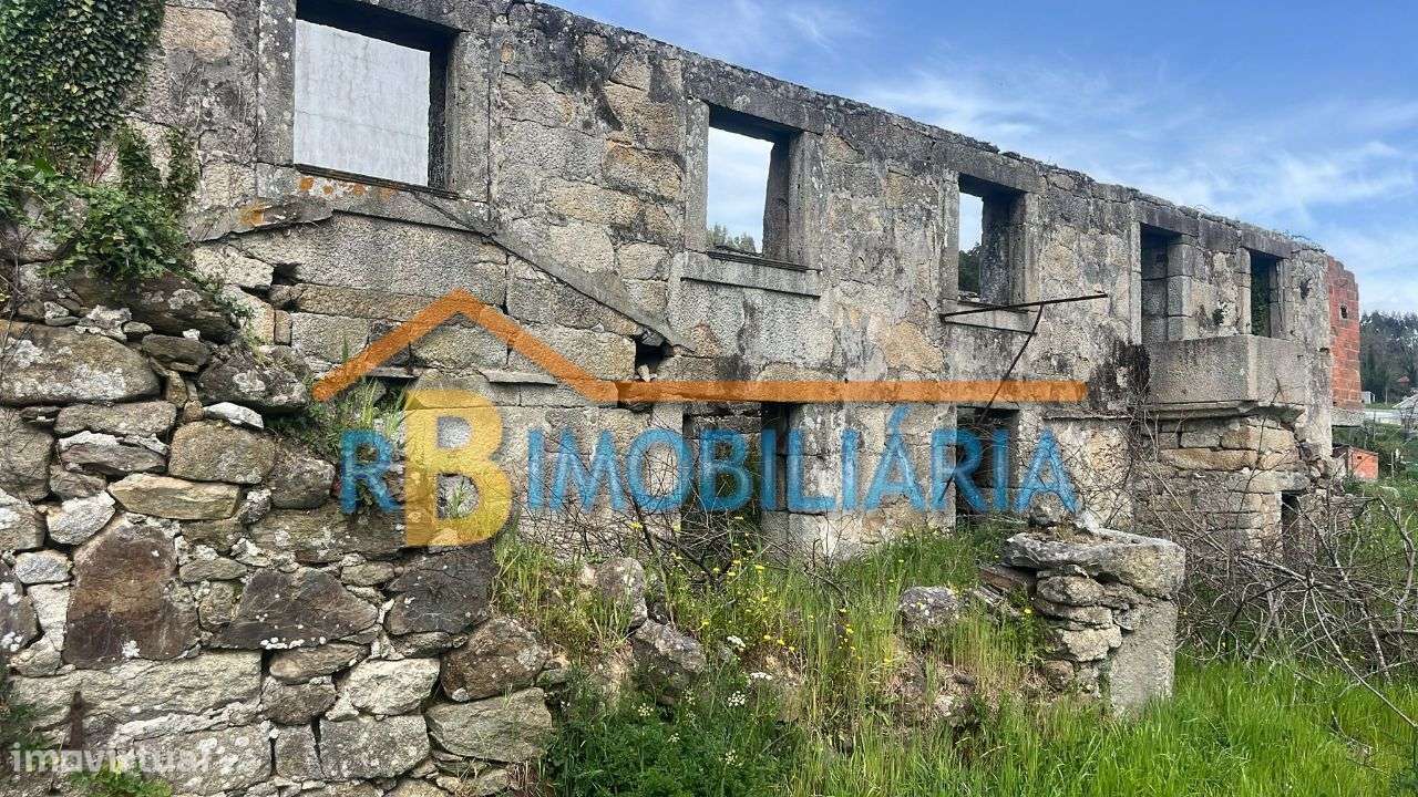 Moradia em ruínas + terreno para para construção em Várzea - Grande imagem: 5/14