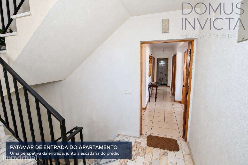 T3 com varanda, garagem e vista para o Castelo | Av. Cidade de Zamora-22