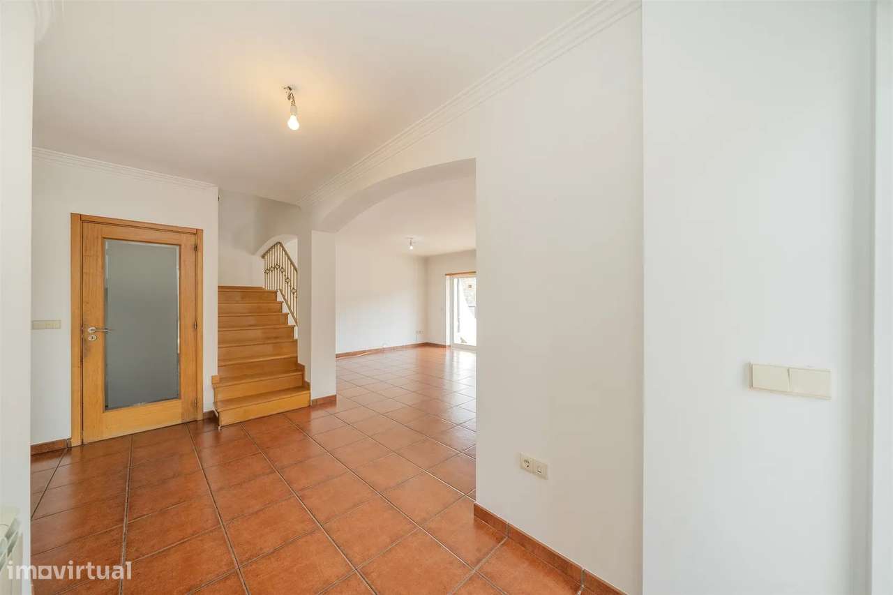 Moradia T4 com piscina nas Marinhas | Esposende-9