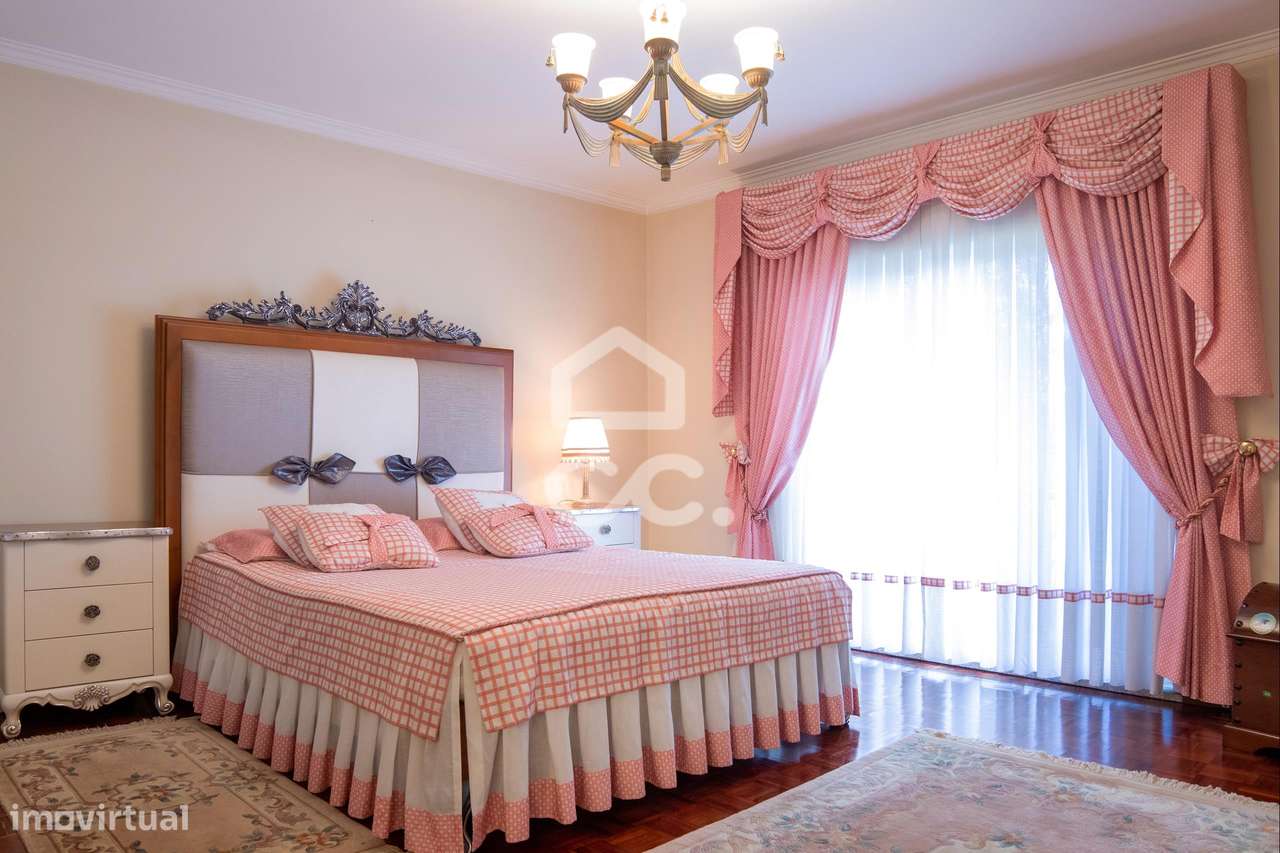 Moradia T6 com piscina e vistas-23