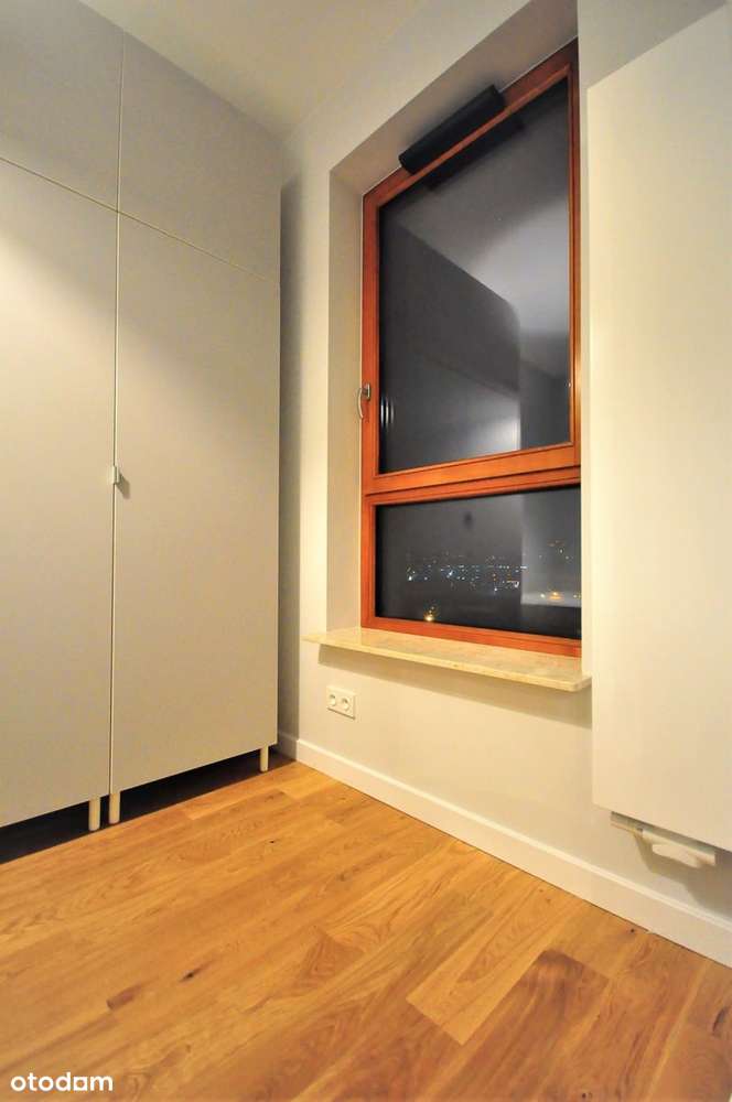 Kawalerka z sypialnią, balkonem i garażem.-7