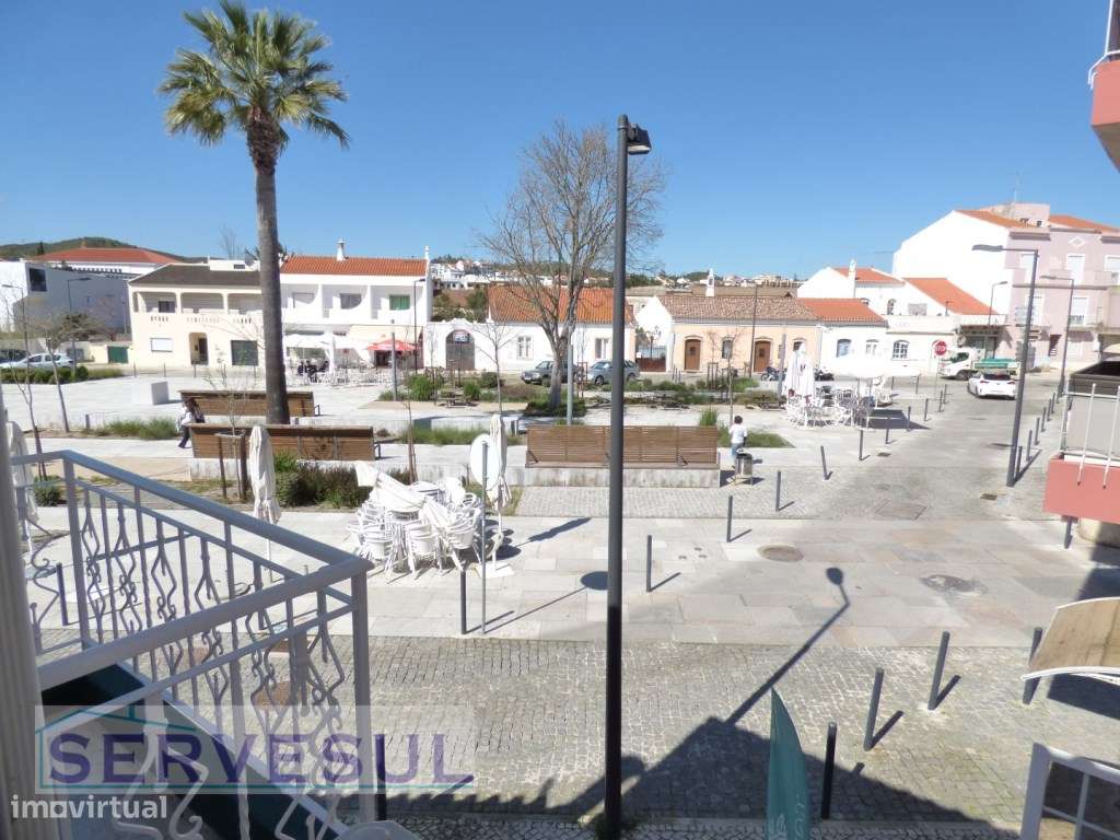 Propriedade composta por uma casa de habitação Duplex com 2 quartos... - Grande imagem: 2/17