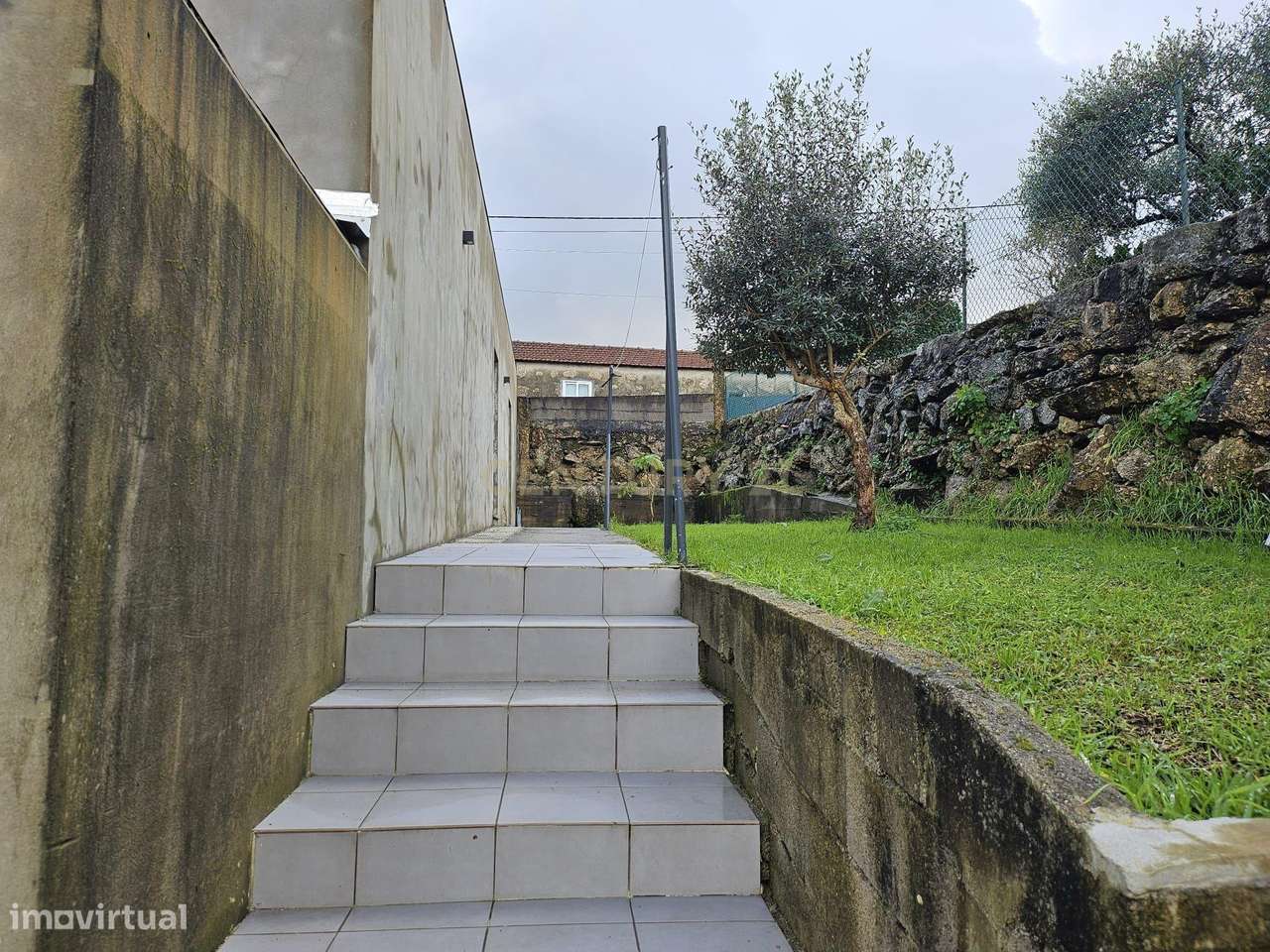 Moradia T3 com Piscina e T1 Independente em Brufe – Vila Nova de Famal-15