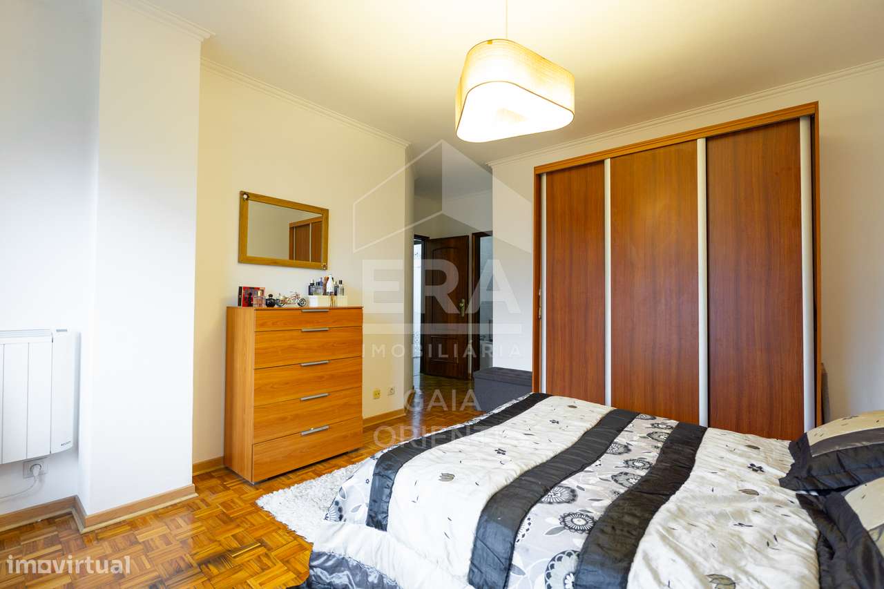 Apartamento T3 com Excelentes Áreas em Oliveira do Douro-40