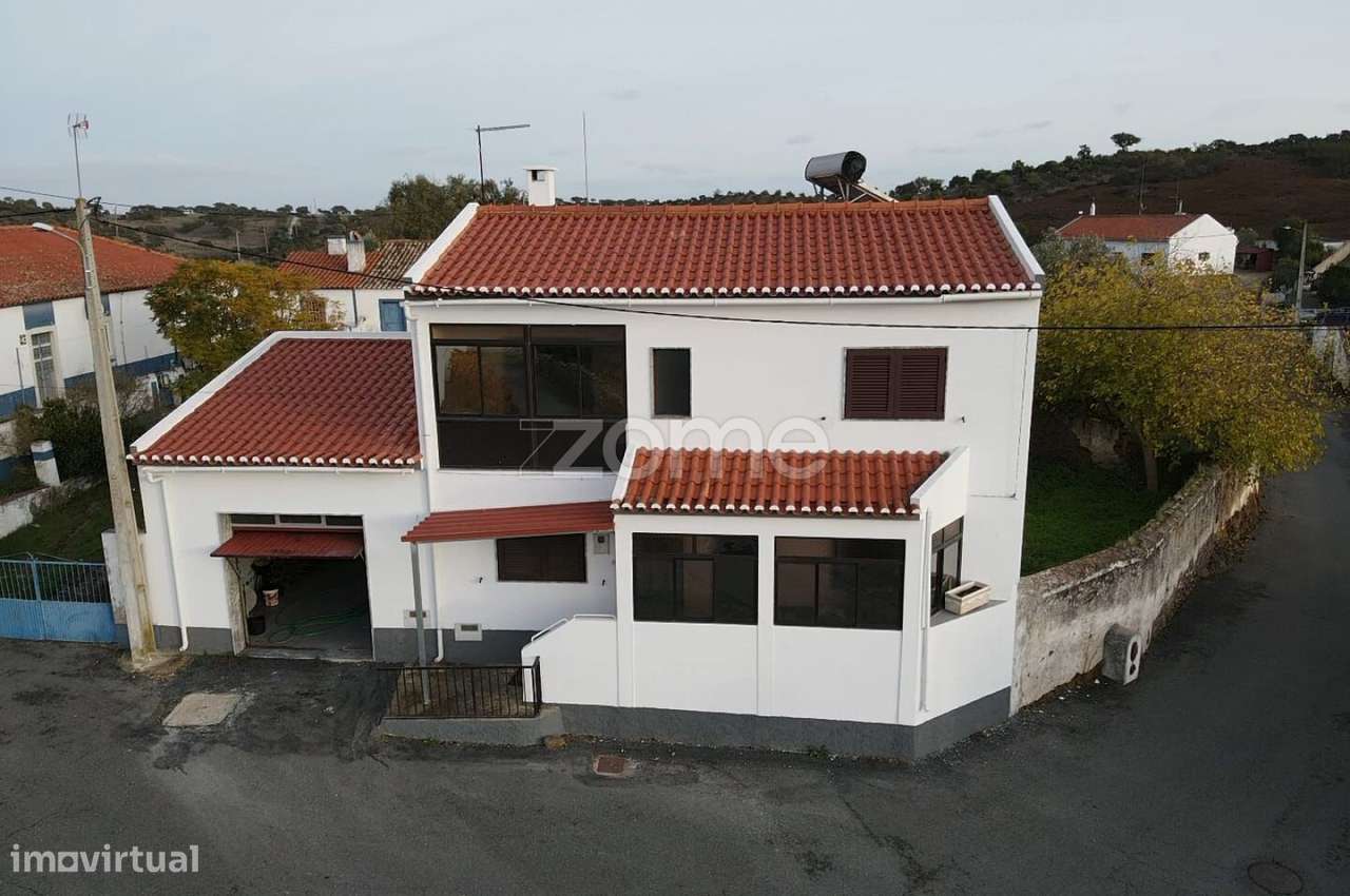 Moradia V4 em Gorazes, Almodôvar com dois andares e garagem privativa - Grande imagem: 4/60