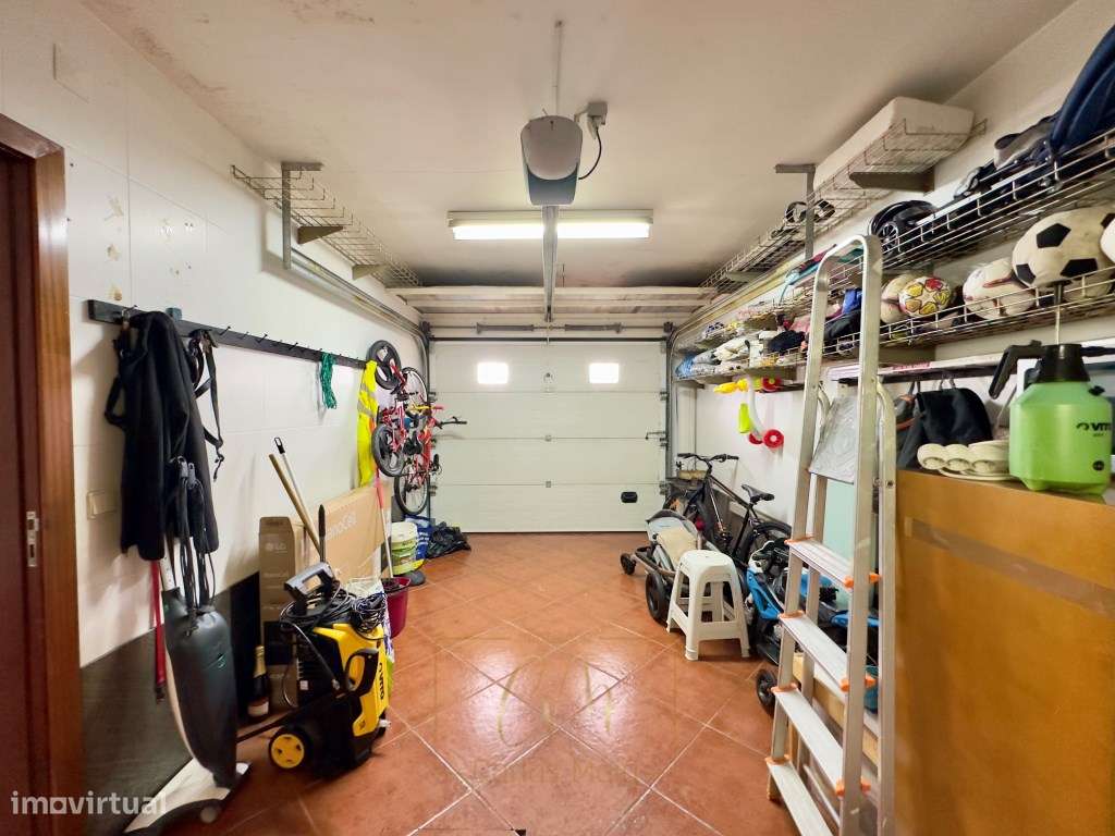 Moradia T4 com terraço, Sótão e Garagem-33