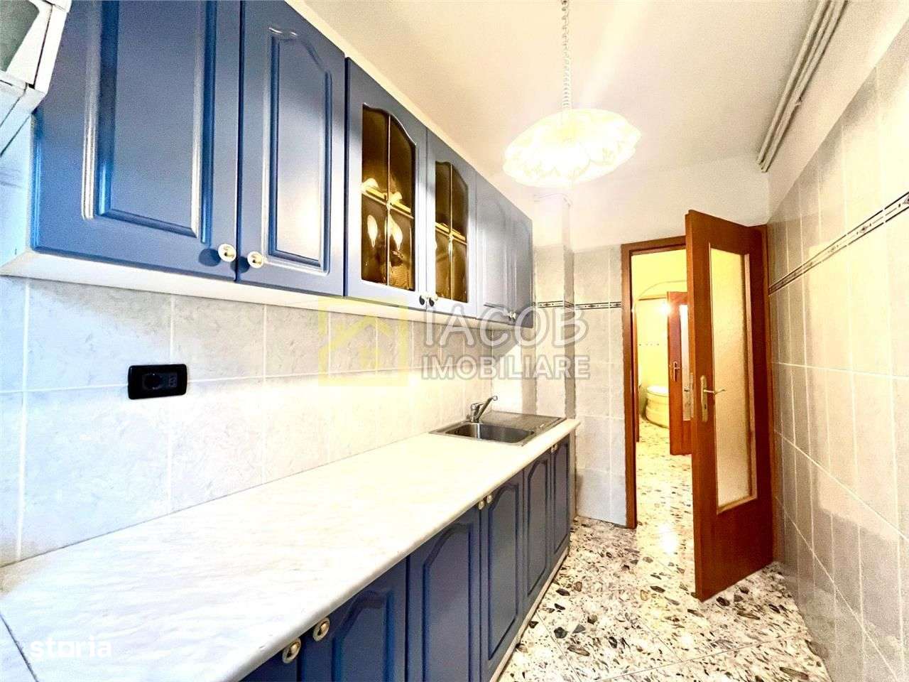 Apartament 3 camere decomandate, etaj 1, str. Narciselor 15, Bacau - Imagine principală: 2/20