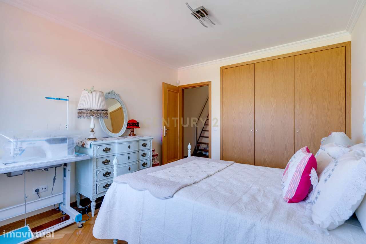 Moradia T3, Águas-furtadas + Cave com possibilidade +T1-5