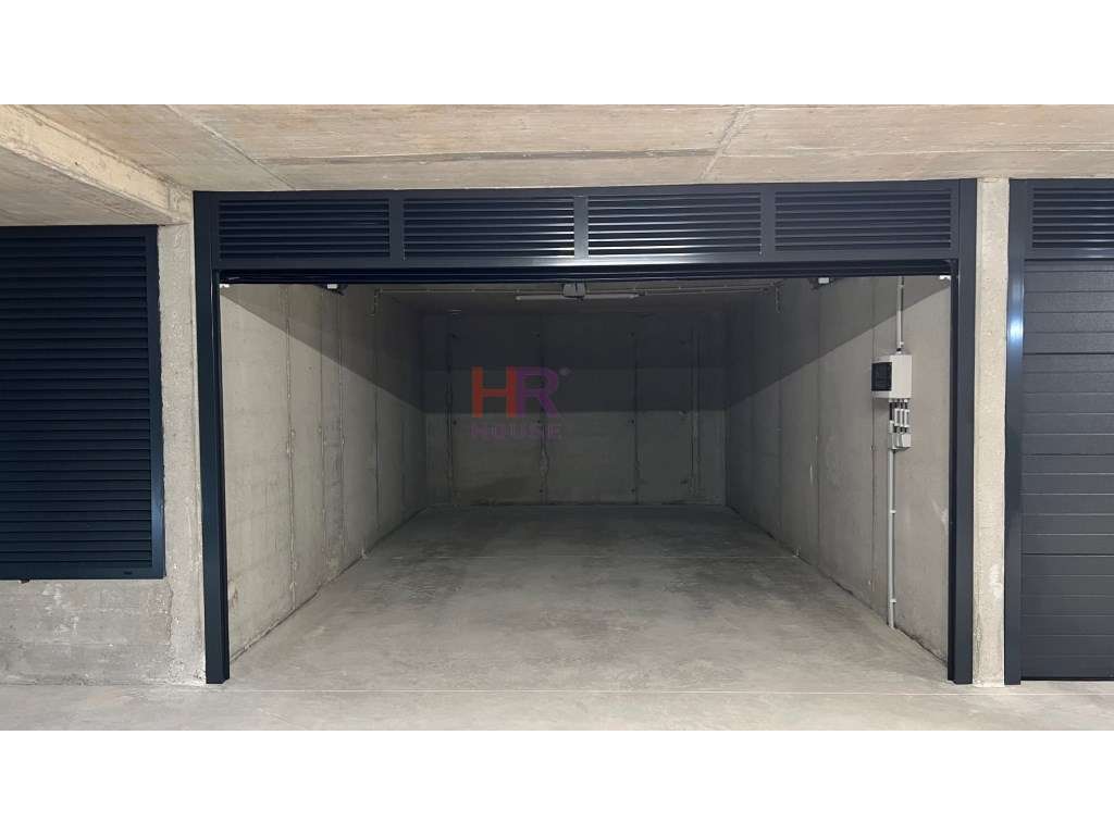 Vende-se Fantástico T2 com terraço privativo-35