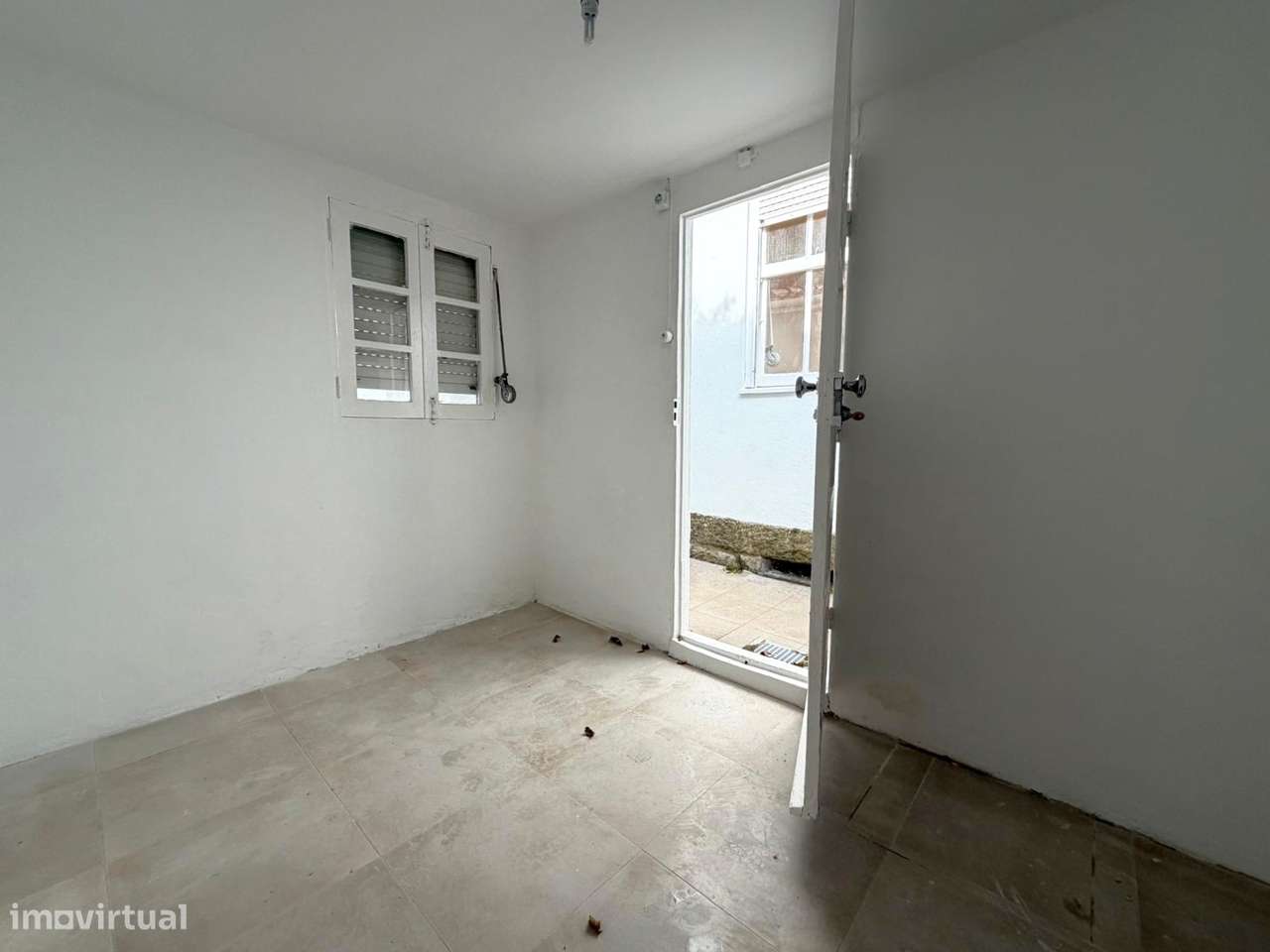 Moradia T2 para arrendar junto ao rio em Lordelo do Ouro - Grande imagem: 4/25