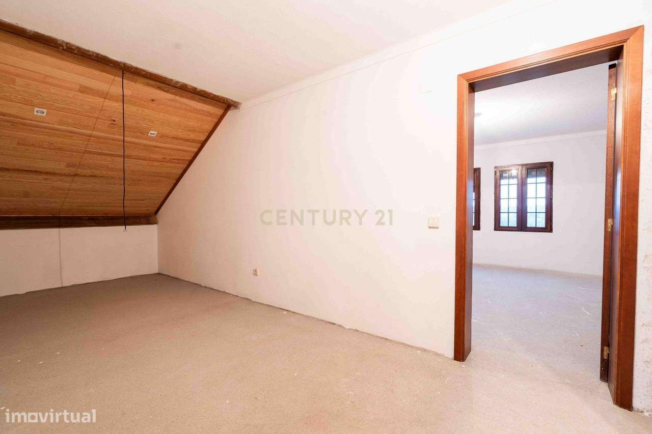 Vende-se Moradia T4 na Póvoa da Abraveia – Vila Nova de Poiares-16