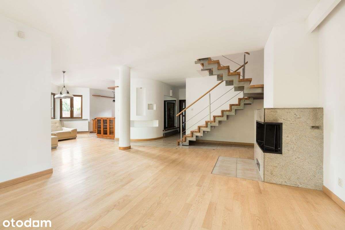 Przestronny i klimatyczny dom w spokojnej okolicy-11