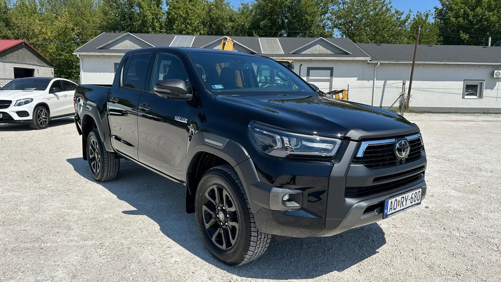 Toyota Hilux VIII [2015 - Prezent] 2.8D 204CP 4x4 Double Cab AT MHEV Invincible Color Edition (3E5) 2026