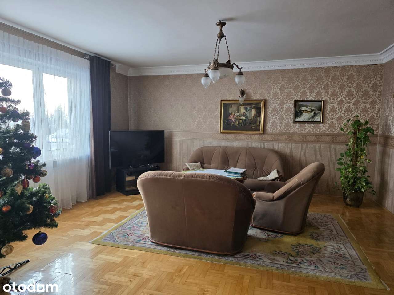 Dom z zakładem produkcyjnym Centrum-5