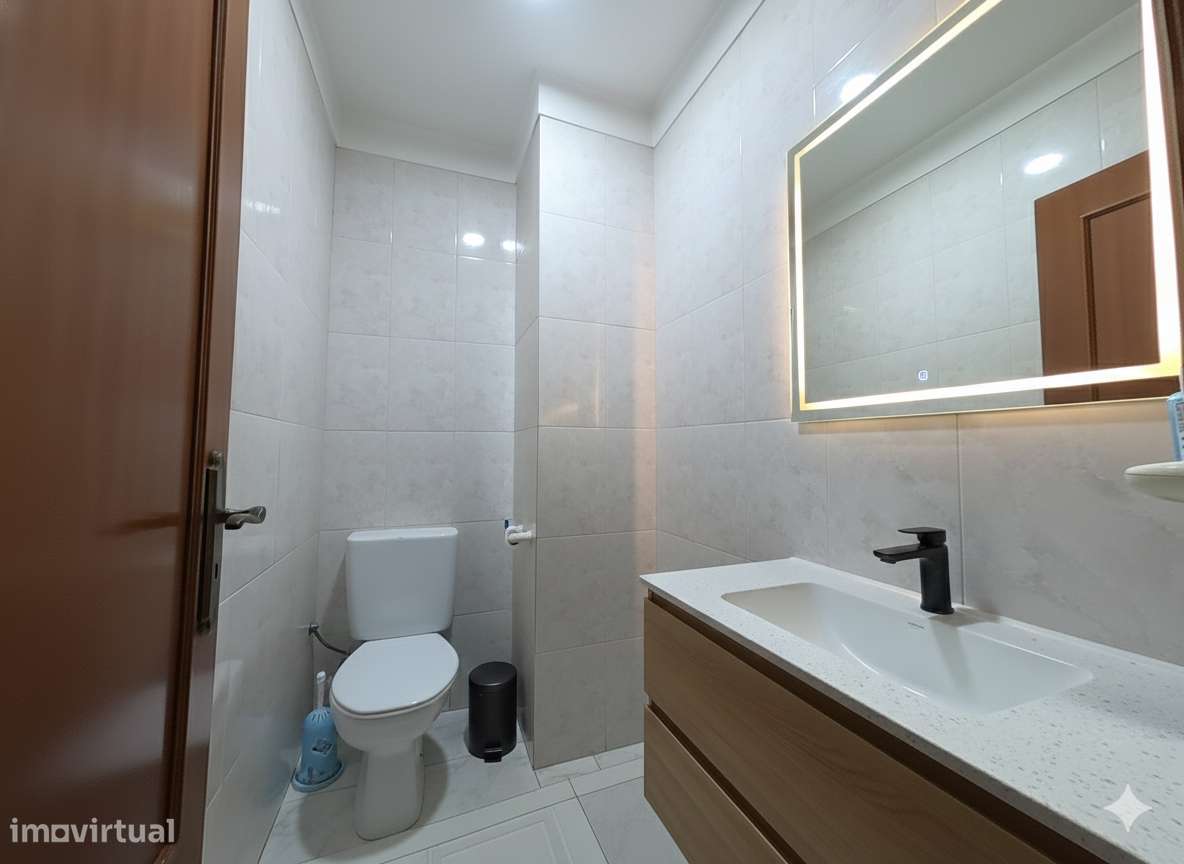 T3 com Terraço Coberto Exclusivo: A 1,5 km do Metro de Fânzeres-18