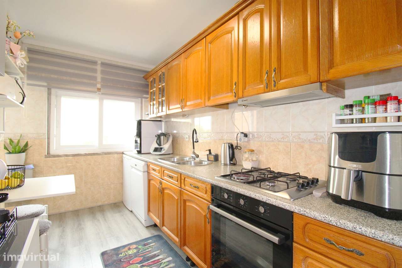 Apartamento T3 Torre da Marinha-8