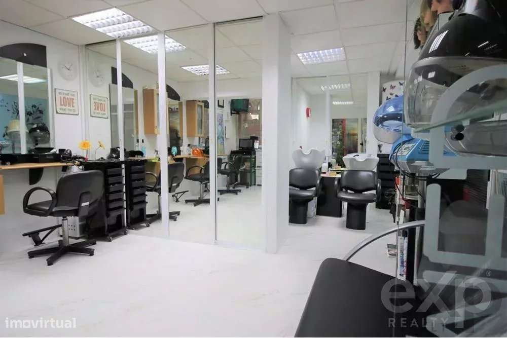 Vende-se loja no Centro Comercial em Cabanas - Grande imagem: 5/13