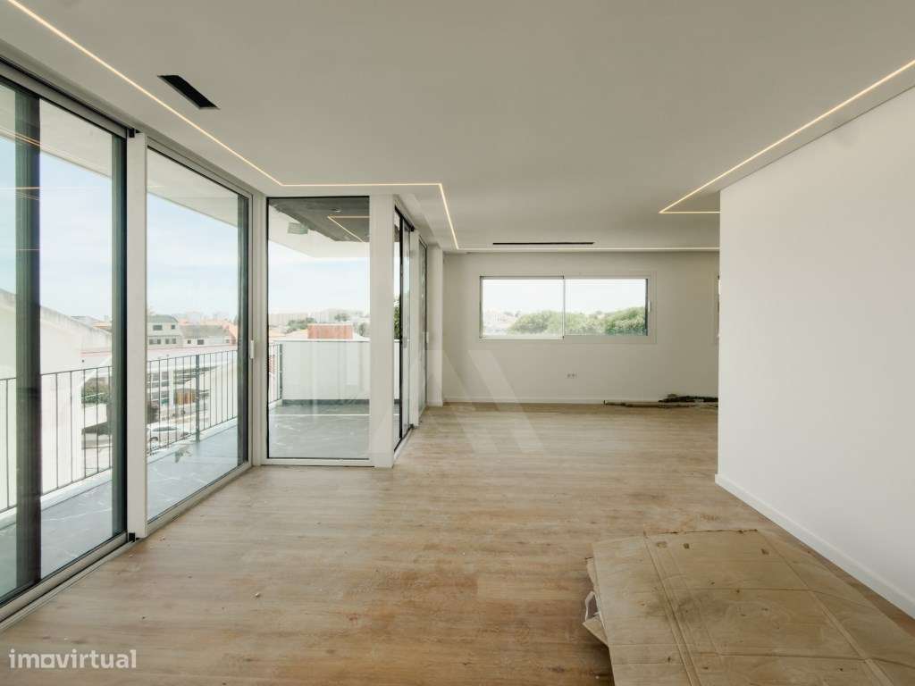 Moradia T5 na Amoreira com vista mar, piscina e jardim privativo-2