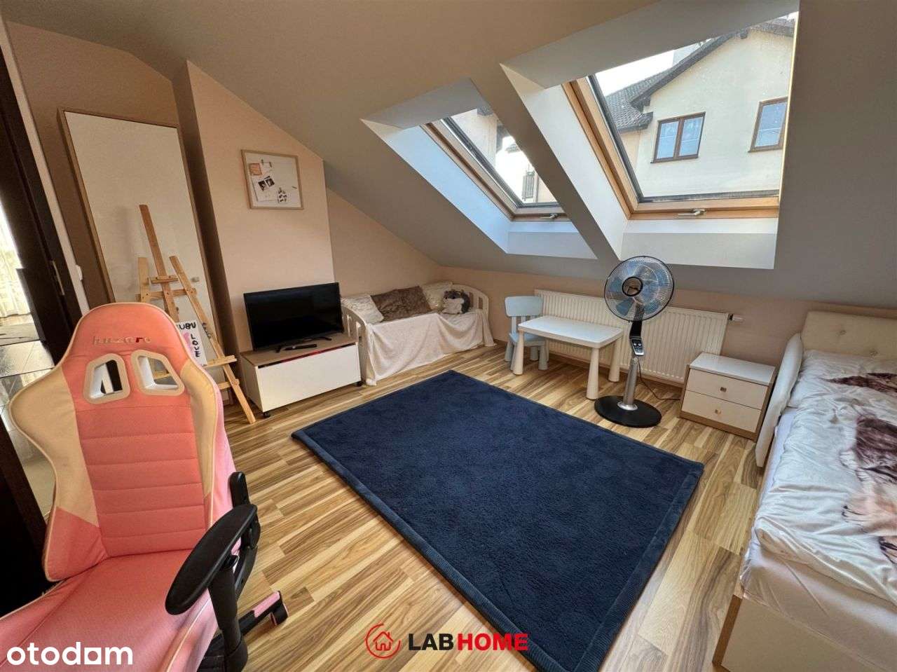 Komfortowy bliźniak blisko pałacowego wzgórza-16