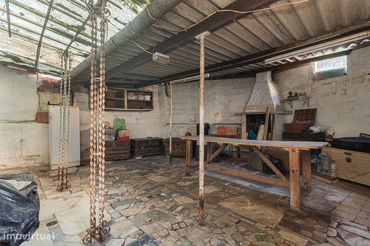 Apartamento T3 com Quintal na Amadora-29