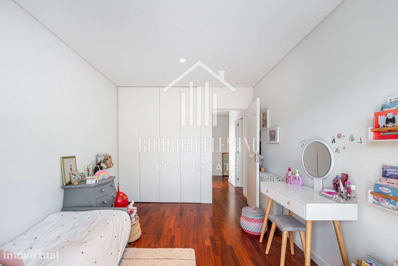Moradia T4 com Jardim e Vista Mar - MIRAMAR-24