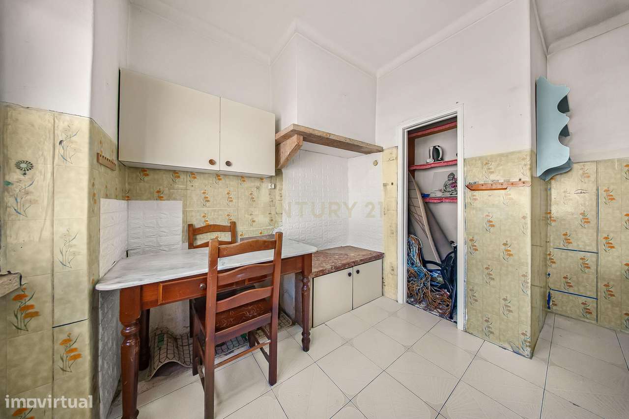 Moradia T4 com Churrasqueira, Jardim e Garagem – Excelente Exposição S-24