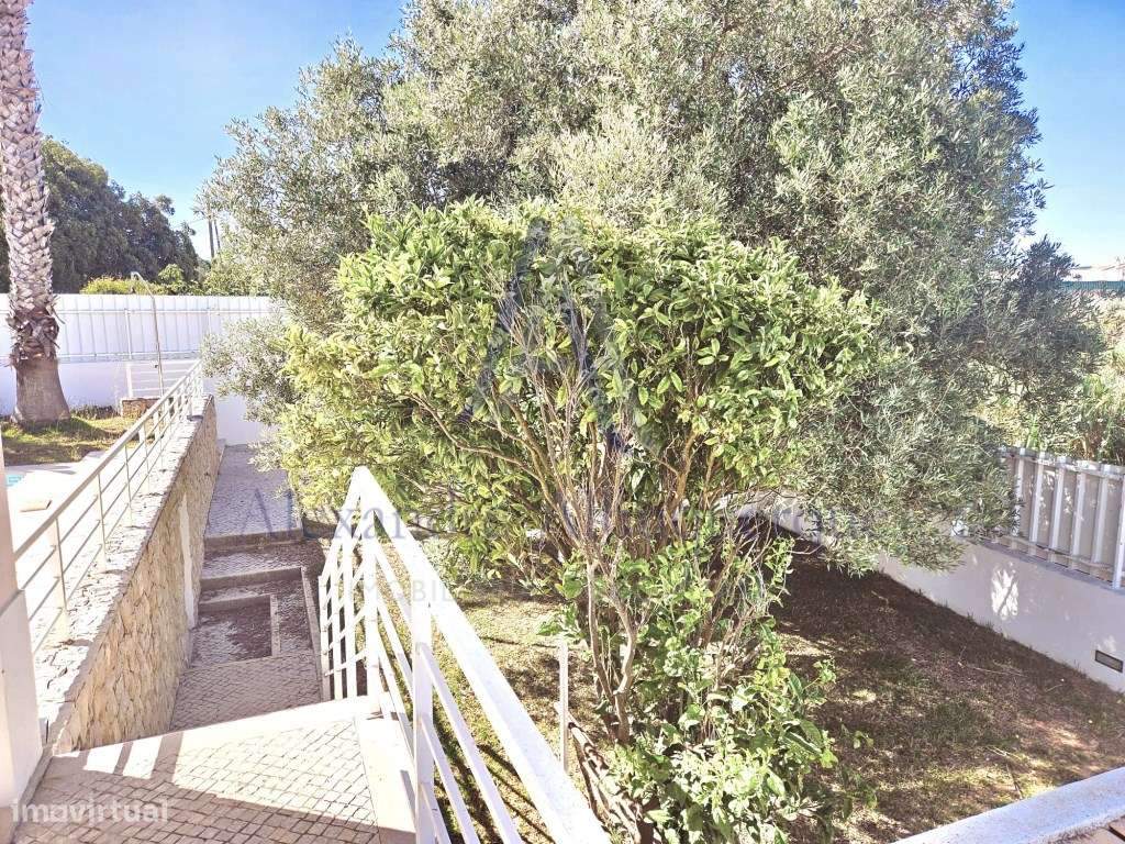 Moradia Isolada com Piscina T3+2-59
