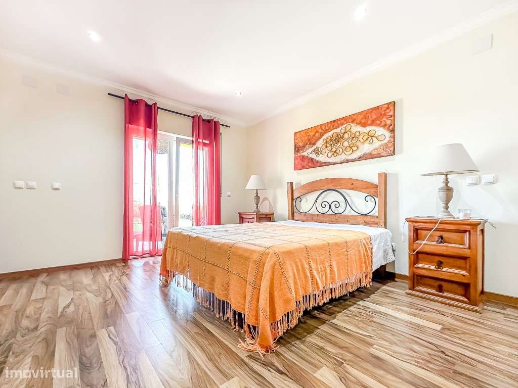 Vende-se moradia T8 junto á Praia da Assenta-16