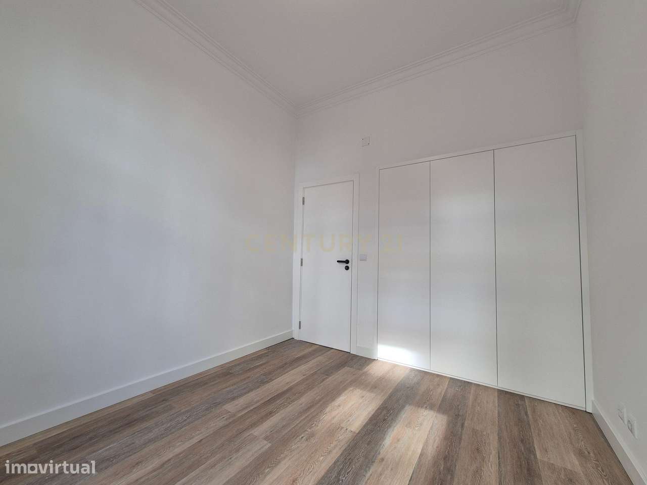 ✨ T2+1 Remodelado com Terraço no Coração de Arroios ✨ Rua José Falcão - Grande imagem: 4/27